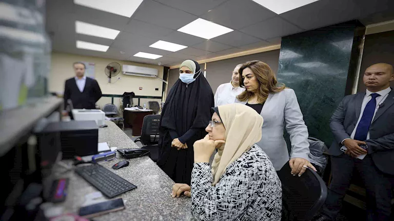 وزيرة التنمية المحلية تقوم بجولة مفاجئة على حي الموسكي