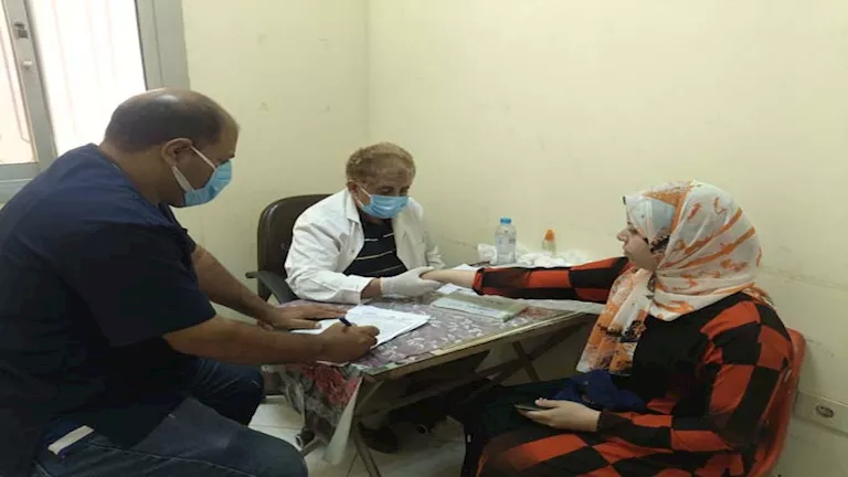 “حياة كريمة” توفر خدمات طبية مجانية لـ1296 مواطنًا بالمنيا – صور