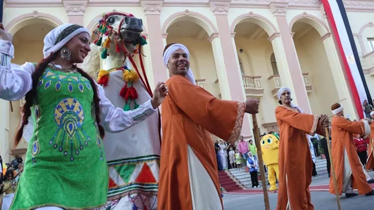 عروض فنية واستعراضية تضيء افتتاح مهرجان المانجو بالإسماعيلية -صور