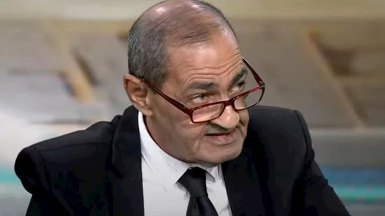 اسمه الرئيس السيسي.. رد قوي من أسامة الدليل على المحلل الجزائري بن خرو