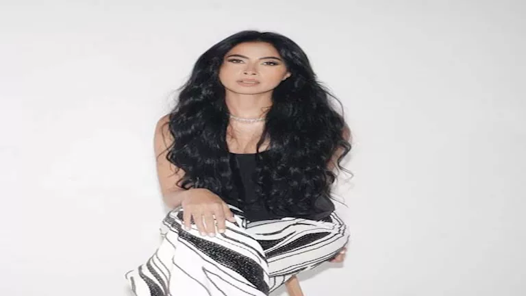 بـ لوك جديد .. روبي تروج لأغنيتها الجديدة “ثانيتين” (صور)