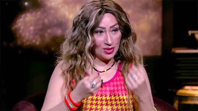 إيناس مكي تكشف حقيقة وجود خلافات مع شقيقها أحمد مكي