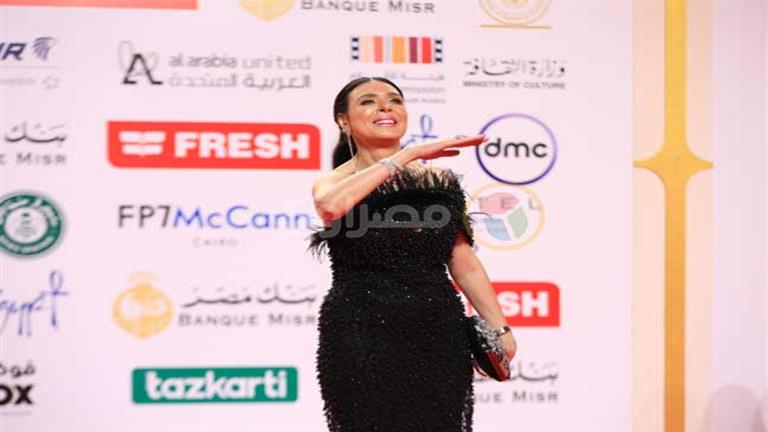 “زعلانة أن المصريين عملوا كده والسعوديين لأ”… دينا ترد على انتقادات