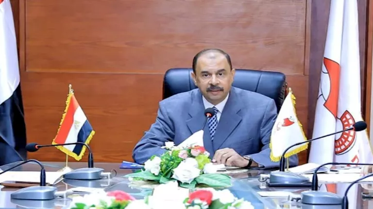 بدء التشغيل التجريبي لكوبري وممشى الكورنيش الغربي بسوهاج