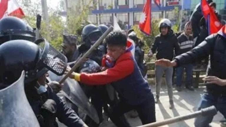 نيبال: استئناف العمل بالمطار الرئيسي وهروب 13 ألف سجين خلال الاحتجاجات