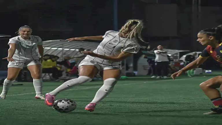 جماهير إيطاليا تهاجم أجمل لاعبة كرة قدم.. ما القصة؟