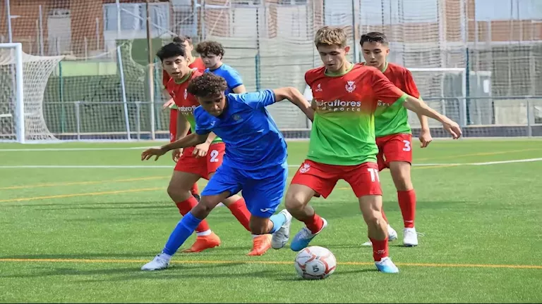 لاعب أوفييدو “لمصراوي”: صلاح يُقدر في إسبانيا كأسطورة.. و يعرفون مرموش