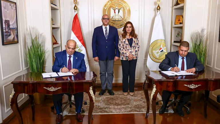 القليوبية توقع عقد نظافة جديد لشبرا الخيمة والخصوص (صور)