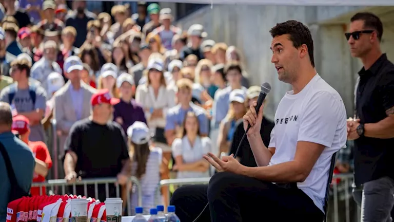 تتعلق بالتحول الجنسي.. الكشف عن رسائل صادمة على سلاح قاتل تشارلي كيرك