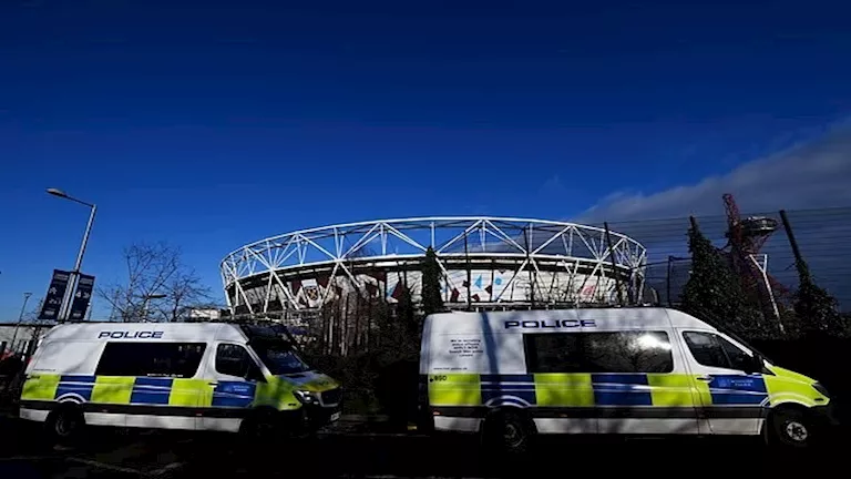 تدابير أمنية مشددة غير إعتياديه في مباراة وست هام وتوتنهام.. ما القصة؟