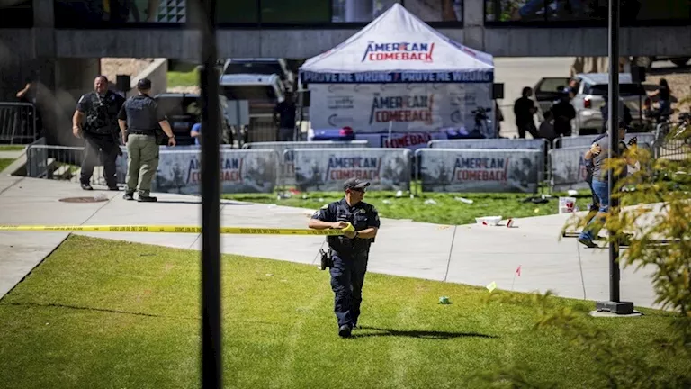 كشفوا هويته.. أول صورة للمشتبه به في قتل الناشط الأمريكي تشارلي كيرك