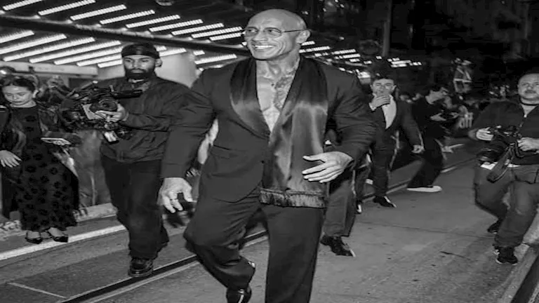 ذا روك يواصل الترويج لفيلم “The Smashing Machine” ويقترب من الأوسكار ا