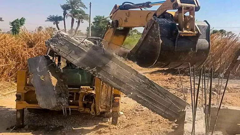 سوهاج تزيل 1319 حالة تعدٍ على أملاك الدولة والأراضي الزراعية (صور)