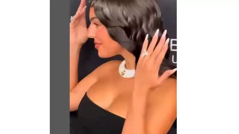 جورجينا تستعرض خاتم خطبتها بحفل عشاء “كارينج” (فيديو)