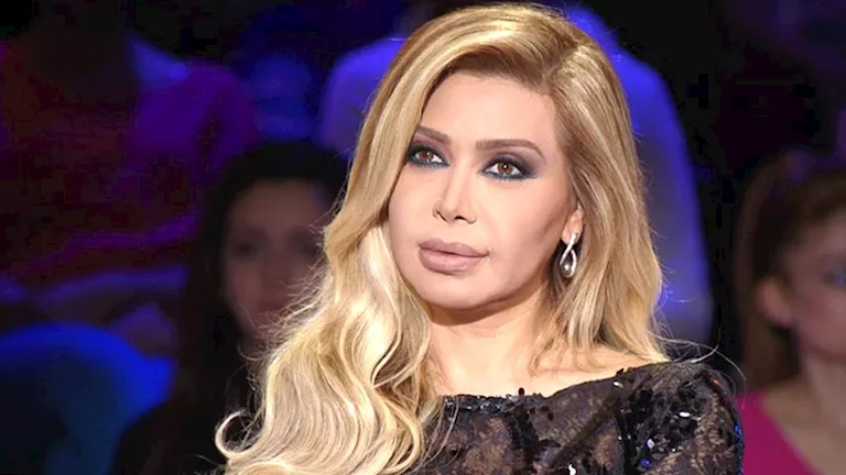 سحر الأسود.. نوال الزغبي تخطف الأنظار بفستان ضيق يبرز رشاقتها