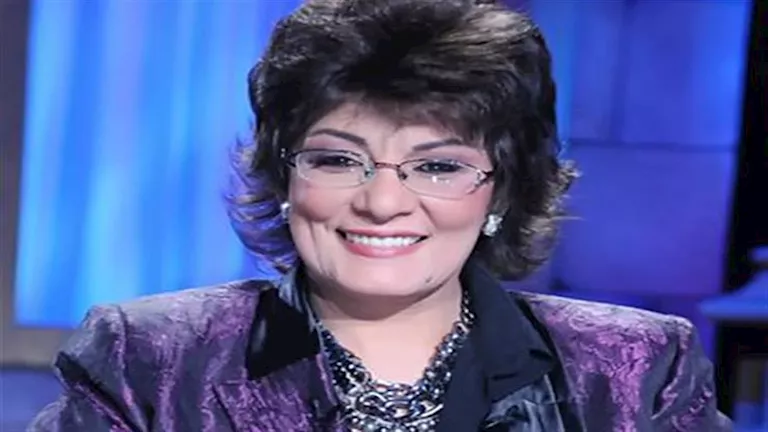 سماح أنور عن أحمد زكي: “كان بيحبني لكن مبيحبش شغلي” (فيديو)