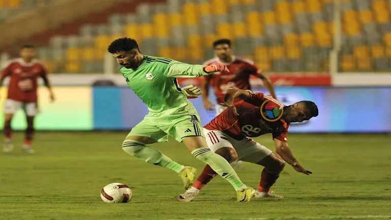 الأهلي يتقدم على إنبي في شوط أول مثير بالدوري المصري