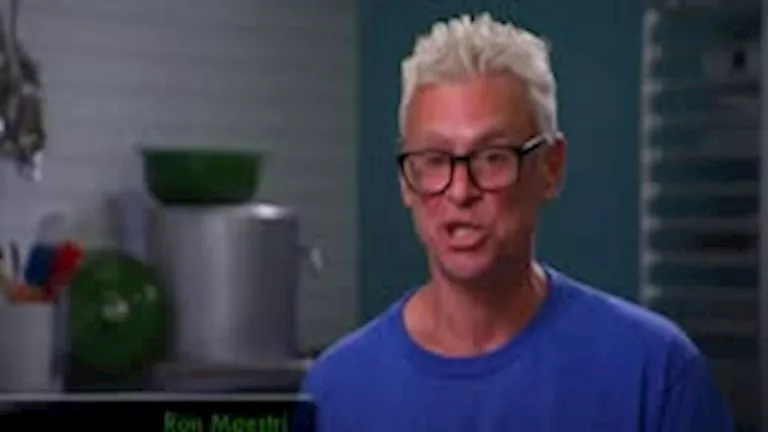 “أبخل رجل” يعيش بلا أثاث ويجمع طعامه من القمامة.. ما القصة؟