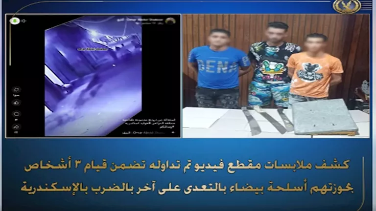 بالفيديو| 3 شباب ينهالون ضربًا على عاطل بـ”سلاح أبيض” في المنتزه