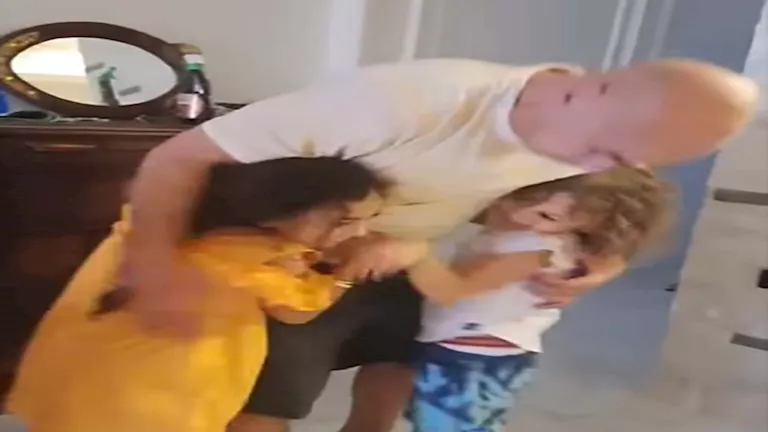 ٨ صور ترصد استقبال زوجه وأبناء حسام حسن له بعد مباراة بوركينا فاسو