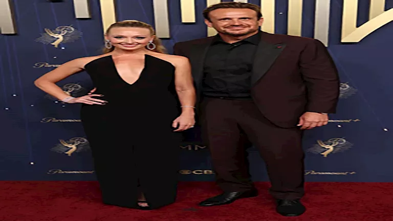 ثنائيات خطفت الأنظار في حفل جوائز إيمي 2025.. من الكابل الأجمل؟