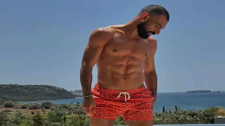 25 صورة ترصد الوجه الآخر لمحمد صلاح خارج الملعب