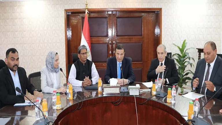 وزير الزراعة يبحث مع السفير الهندي تعزيز الاستثمارات الزراعية وتبادل ا