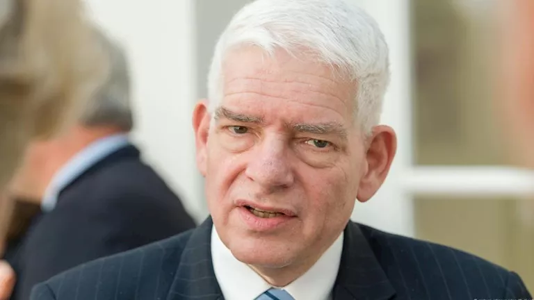 رئيس المجلس المركزي ليهود ألمانيا يحث ميرتس على مواصلة الدعم غير المشر