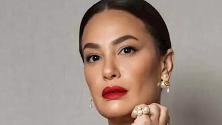 هند صبري بإطلالة جذابة.. كيف نسقت اللوك؟