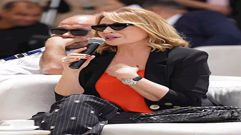 بعد أنباء عن ارتباطها بشاب خارج الوسط الفني.. إيناس الدغيدي تتصدر محرك