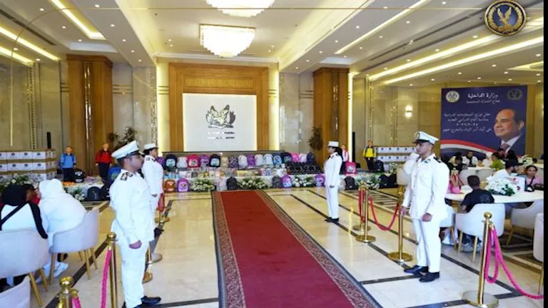 لمسة إنسانية.. الداخلية توزع مستلزمات مدرسية لأبناء النزلاء والمفرج عن