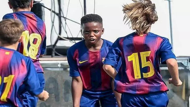 سجل 189 هدفًا.. من هو الطفل النيجيري كوسيسو لاعب أكاديمية “لاماسيا”؟