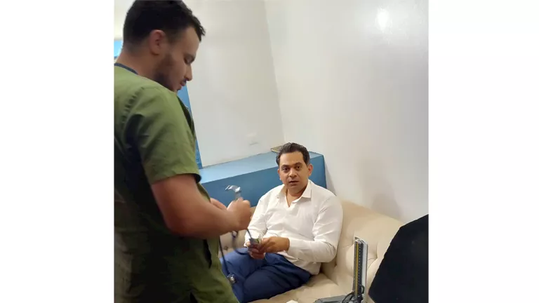 وعكة صحية مفاجئة للمذيع حسام الدين حسين خلال بث “90 دقيقة”