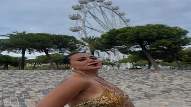 بـ”فستان جريء”.. رانيا يوسف تودع إجازة الصيف والجمهور يغازلها (صور)