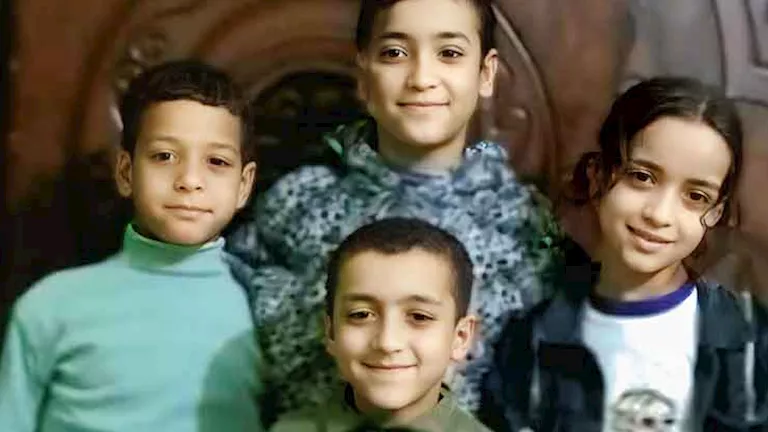 كاميرات توثق لقطة قاتلة.. طفلان يحملان الأرغفة التي أنهت أسرة كاملة في