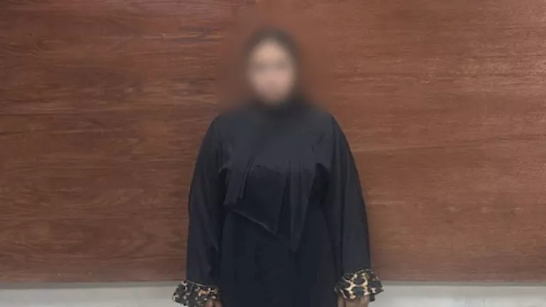 “40 غرزة في الوجه”.. سيدة تشوه وجه فتاة بدافع الغيرة على طليقها بمصر ا