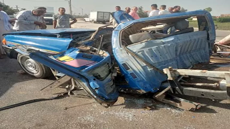 انشطرت نصفين.. مصرع شخص وإصابة آخر في حادث مروع ببني سويف (صور)