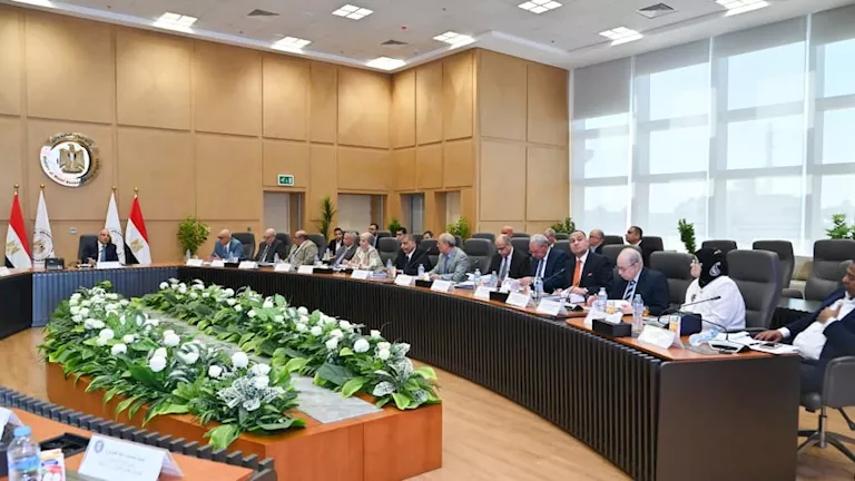 سويلم” يترأس اجتماع الجمعية العامة لـ”القابضة للري والصرف