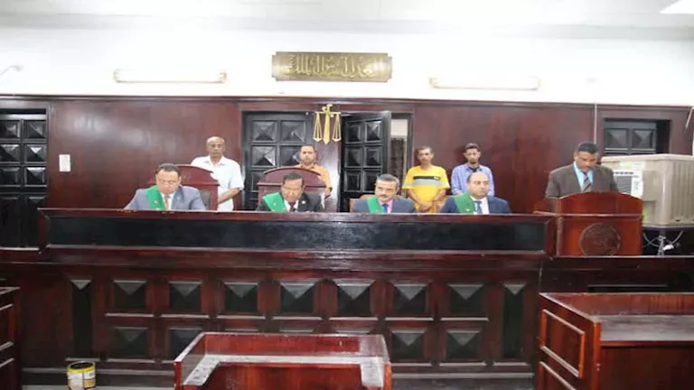 5 موظفين.. براءة المتهمين في قضية تهريب آثار بمطار الأقصر الدولي