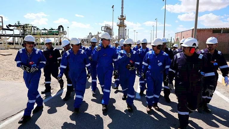 وزير البترول يتفقد موقع إنتاج الغاز لشركة شمال سيناء بالبحر المتوسط