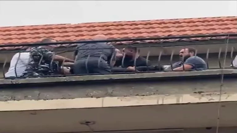 ثوان بين الحياة والموت.. إنقاذ شاب حاول الانتحار في اللحظة الأخيرة (في