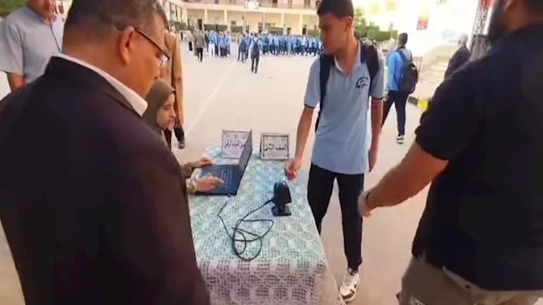 انطلاق تجربة تسجيل الغياب إلكترونيًا في مدارس شبين الكوم بالمنوفية