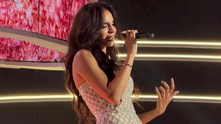 بالصور.. آمال ماهر تخطف الأنظار من تكريمها في حفل الموريكس دور ببيروت