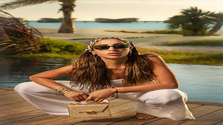 بإطلالة جريئة.. أحدث ظهور لـ دينا الشربيني أمام البحر والجمهور يعلق(صو