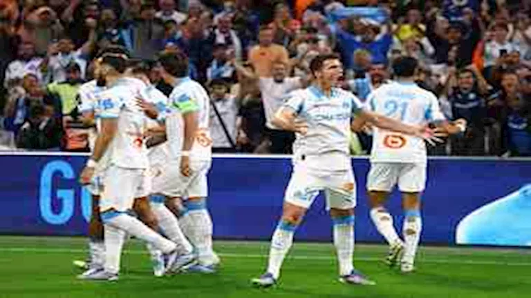 بعد فوزه بأفضل نادِ .. باريس سان جيرمان يسقط أمام مارسيليا في الدوري ا