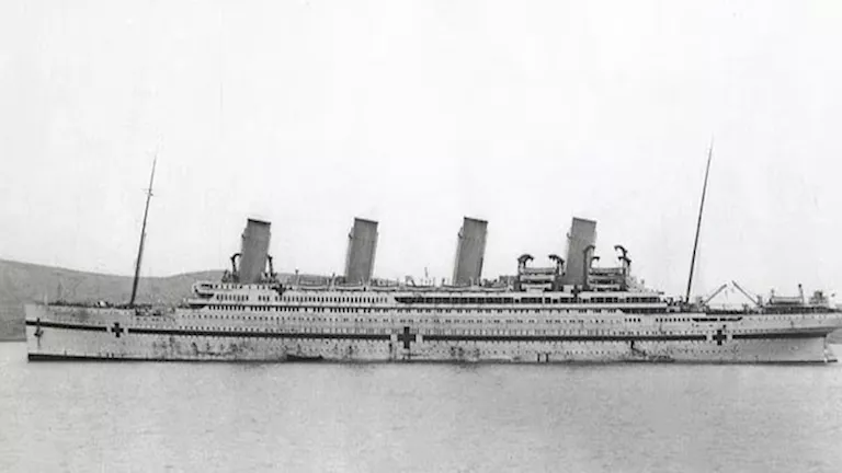 بعد قرن من الغرق.. استخراج كنوز منسية من السفينة الشقيقة لتايتنك