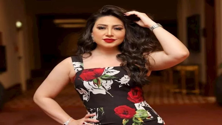 بوسي بإطلالة كاجوال أنيقة.. وهذا سر اختيار اللوك