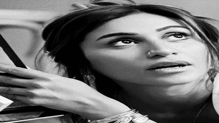 “خليك سعيد”.. دينا الشربيني تخطف الأنظار في جلسة تصوير بالأبيض والأسود