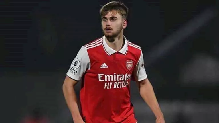 وفاة لاعب أرسنال السابق بعد أيام قليلة من إصابته