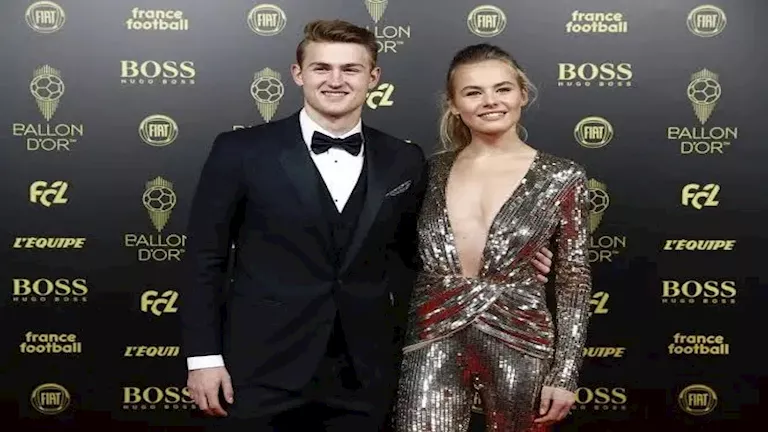 تطورات جديدة في قصة انفصال دي ليخت وزوجته